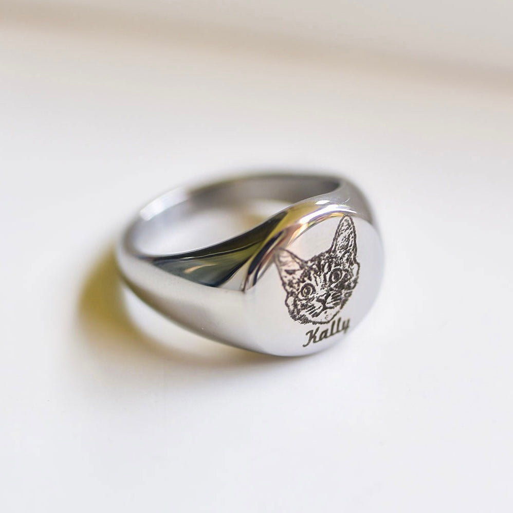 Small photo ring for pet memorial